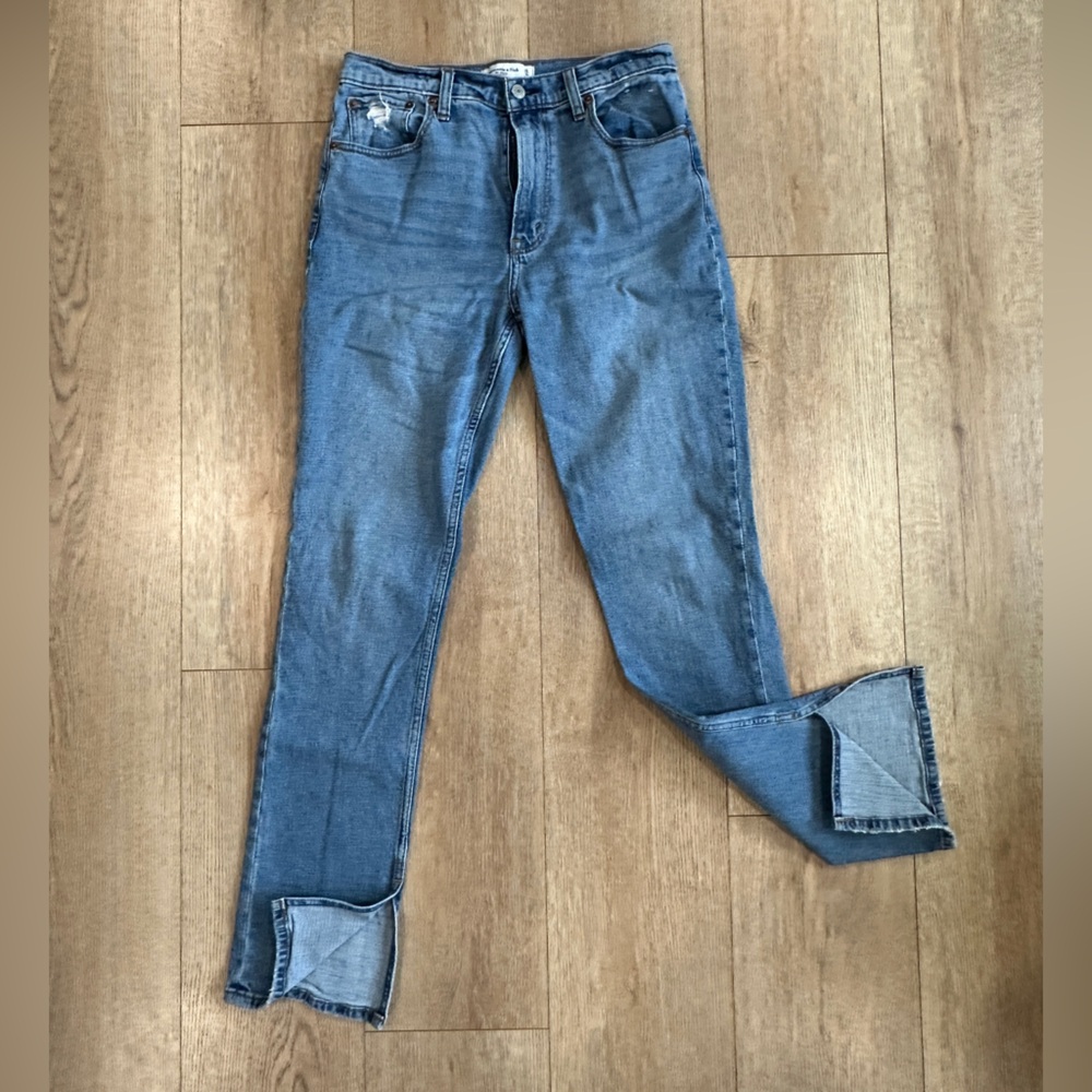 Abercrombie 90s High Rise Straight Jeans 28 Long 31.5” Inseam Distressed